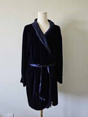 La Vie En Rose Navy Velvet Robe with Satin Belt